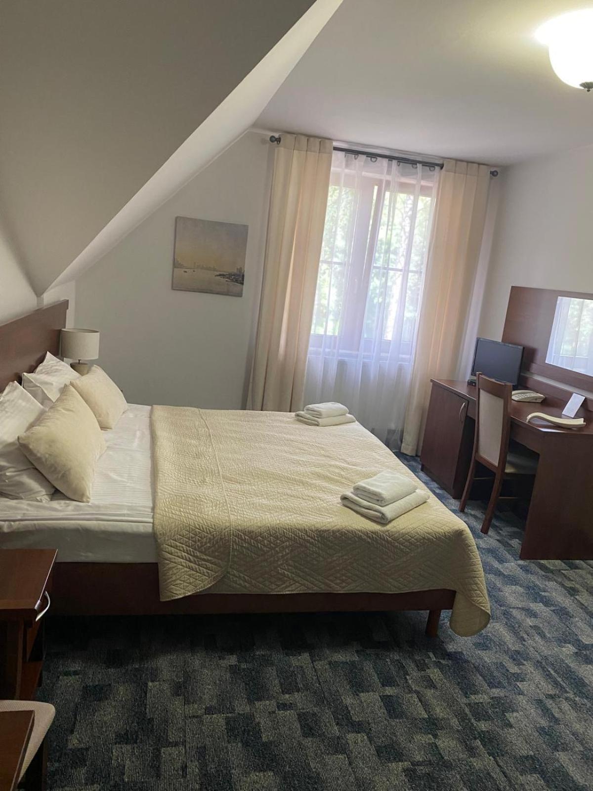 Hotel Restauracja Cztery Pory Roku Orneta Ngoại thất bức ảnh